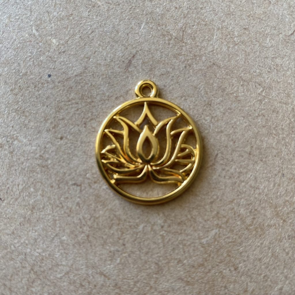 Bibliothèque - Nos Apprêts - Fleur de Lotus doré - les pierres de tao - bijoux - fait main - lithothérapie - pierres fines - pierres naturelles - boutique - france