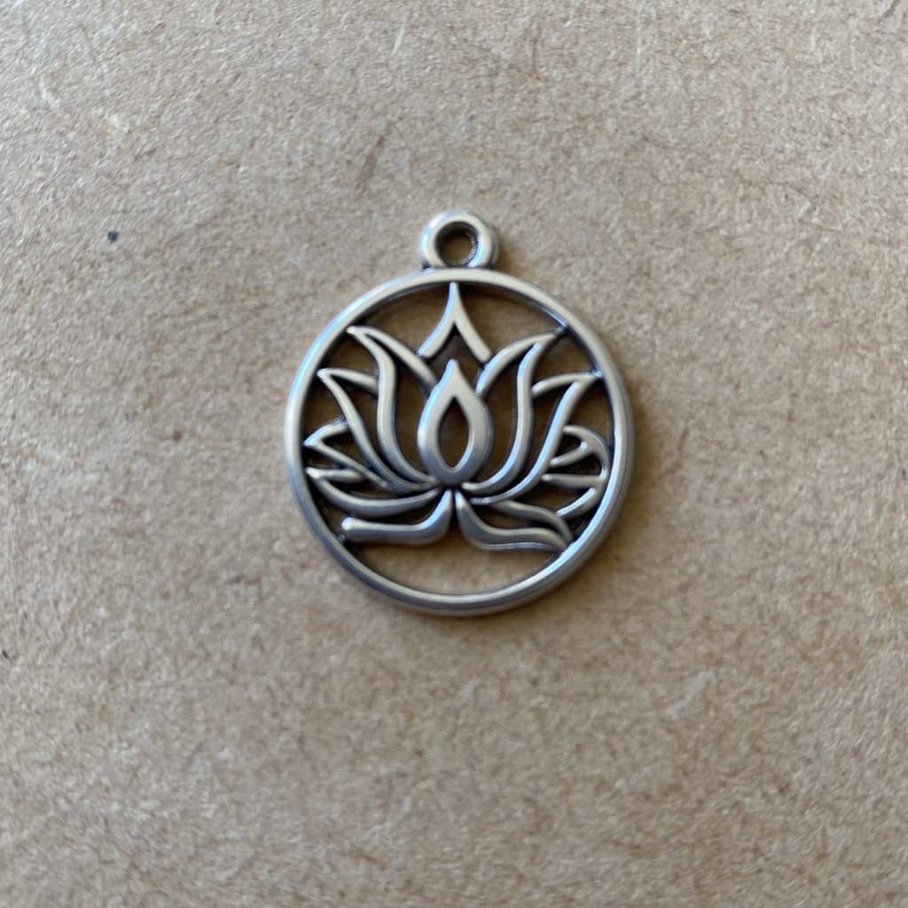 Bibliothèque - Nos Apprêts - Lotus Argenté - les pierres de tao - bijoux - fait main - lithothérapie - pierres fines - pierres naturelles - boutique - france