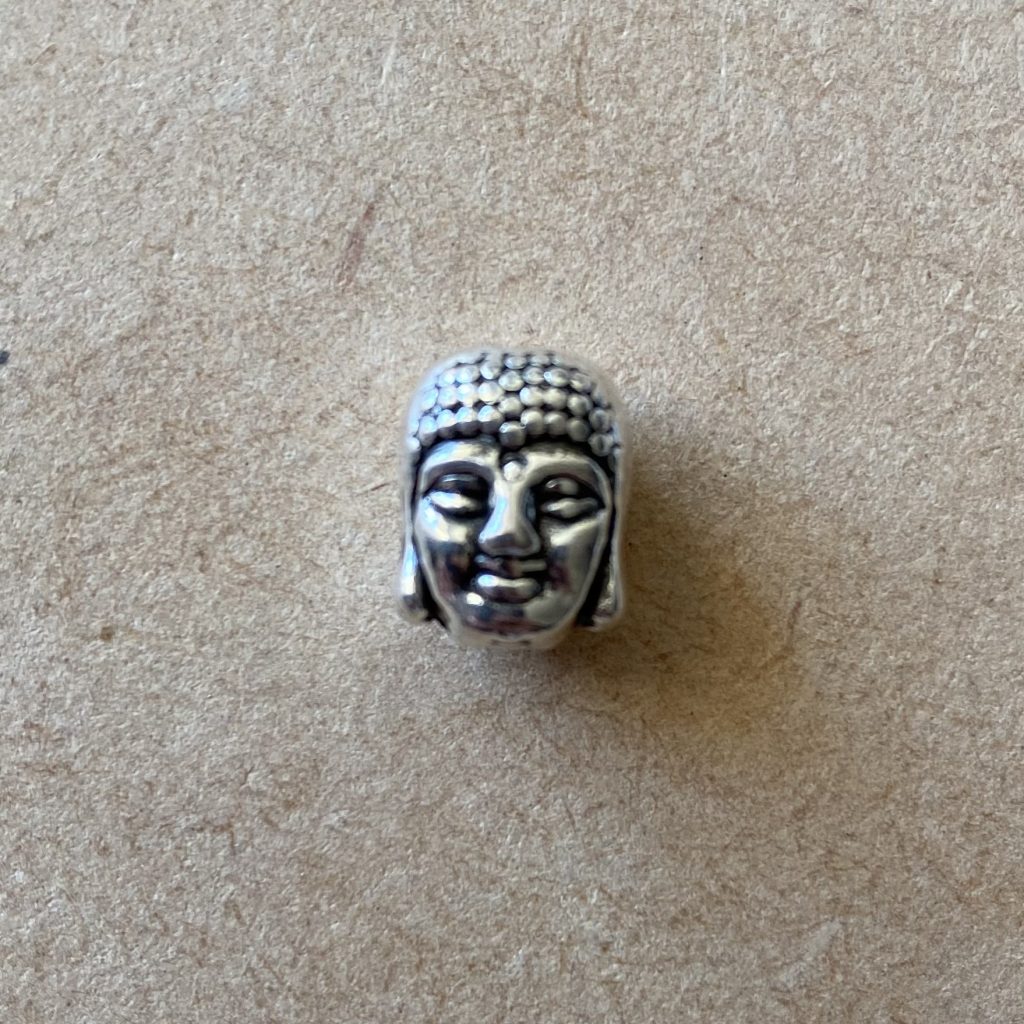 Bibliothèque - Nos Apprêts - Tête Bouddha argenté - les pierres de tao - bijoux - fait main - lithothérapie - pierres fines - pierres naturelles - boutique - france