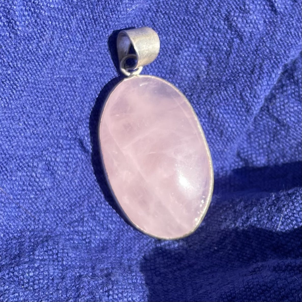 lithothérapie, pierres fines, pierres naturelles, bien-entre, bijoux, fait main, Pendentif Cerclé plat- Quartz Rose
