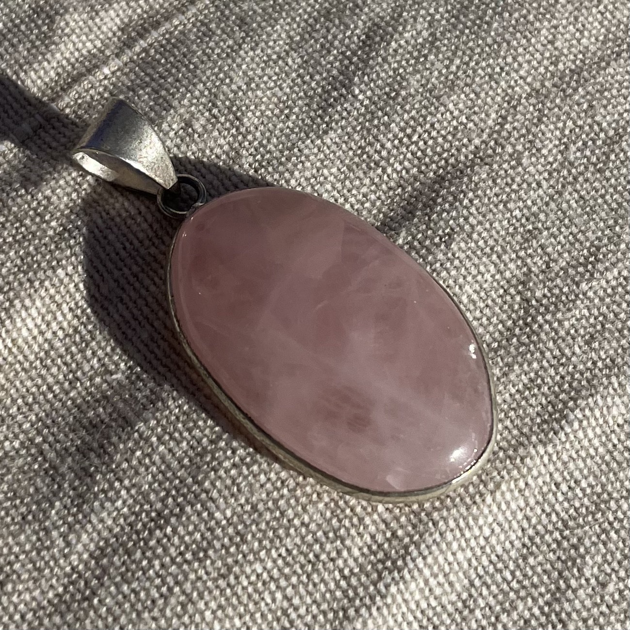 lithothérapie, pierres fines, pierres naturelles, bien-entre, bijoux, fait main, Pendentif Cerclé plat- Quartz Rose