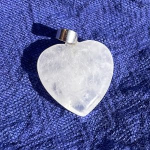 lithothérapie, pierres fines, pierres naturelles, bien-entre, bijoux, fait main, Pendentif Petit Coeur Cristal de Roche