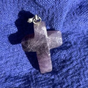 lithothérapie, pierres fines, pierres naturelles, bien-entre, bijoux, fait main, Pendentif Croix - Améthyste chevronnée